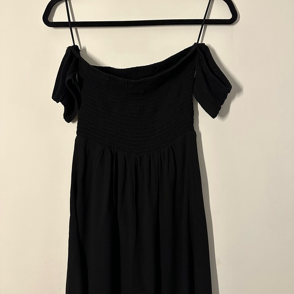 Express Off The Shoulder Smocked Bodice Midi Dress 🖤 - Picture 7 of 7